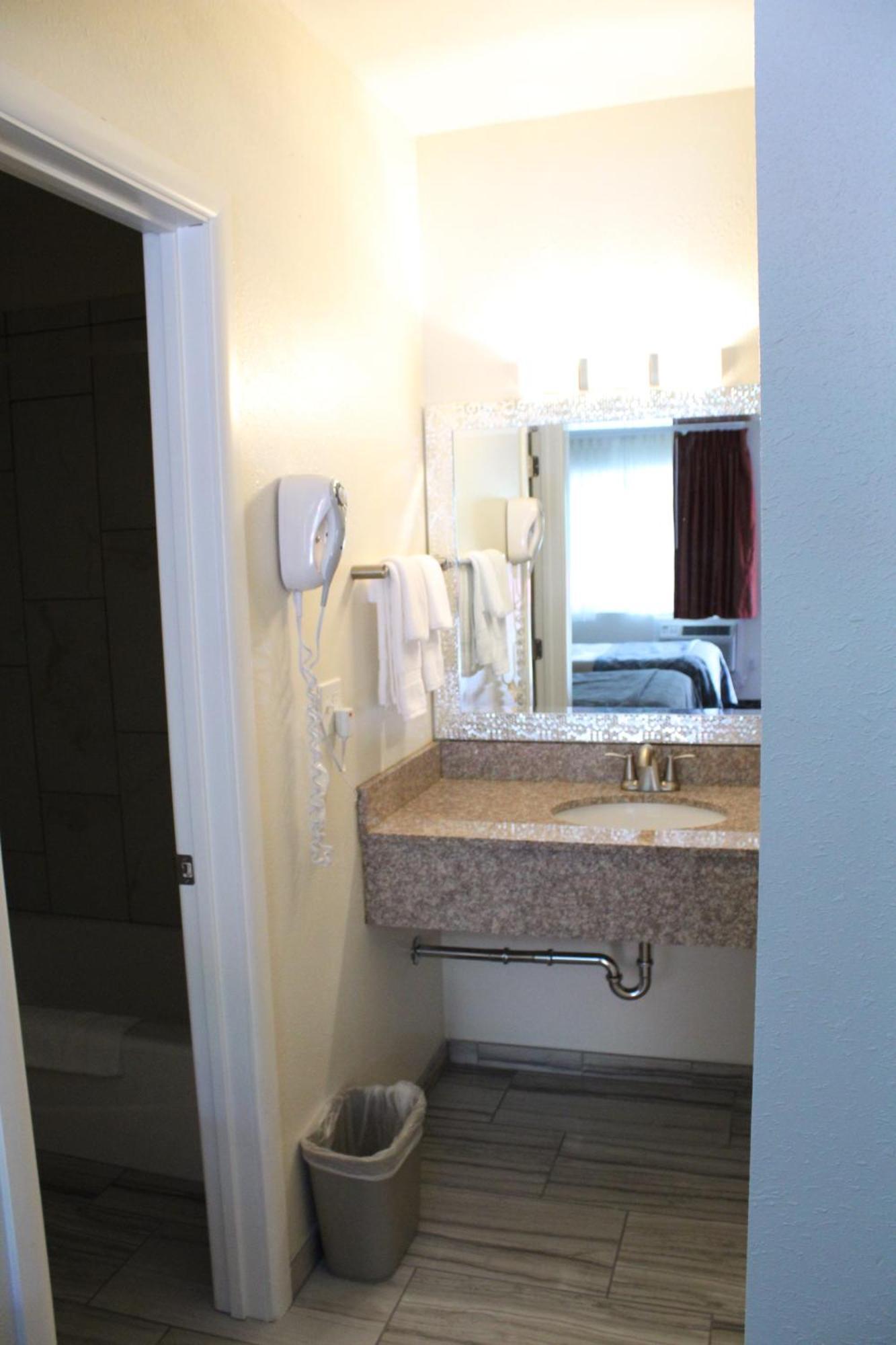 American Travel Inn Pullman Dış mekan fotoğraf